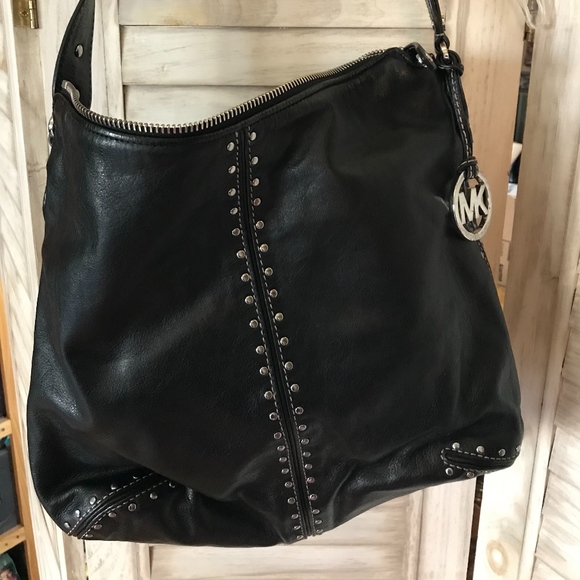 Michael Kors Handbags - Michael Kors Black Astor Leather Shoulder Bag